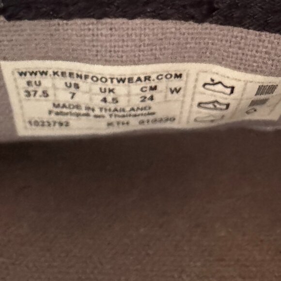 KEEN Elsa IV Gray and Cream Plaid Lace Up Sneaker in Women's 7 / 37.5 - Picture 7 of 10